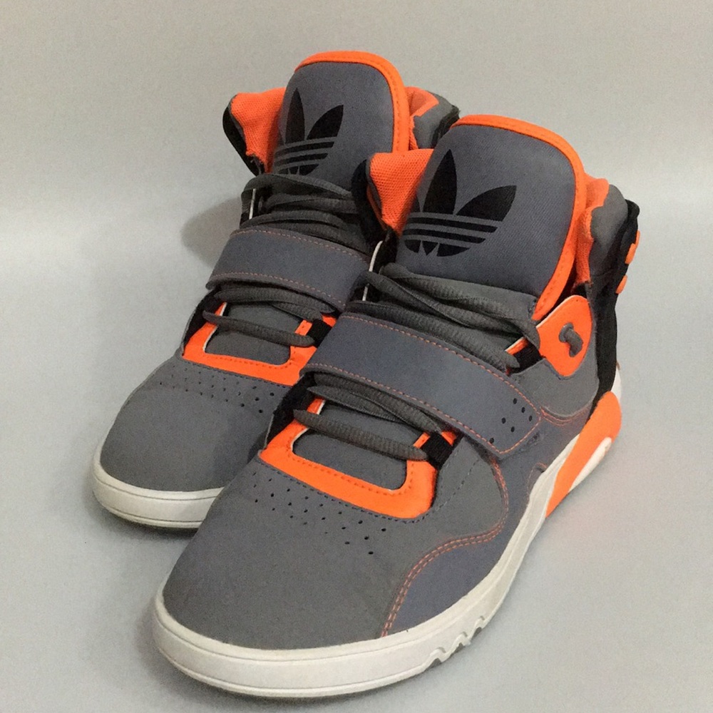 Adidas Roundhouse Mid • Sz 5 👟